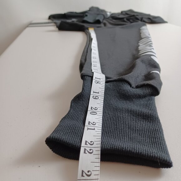 Reflective Graphic Chain Cropped Hoodie - Picture 11 of 16